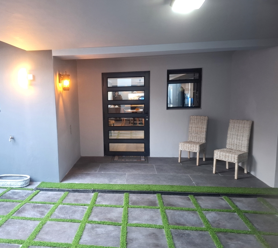 To Let 2 Bedroom Property for Rent in Bloubergstrand Western Cape